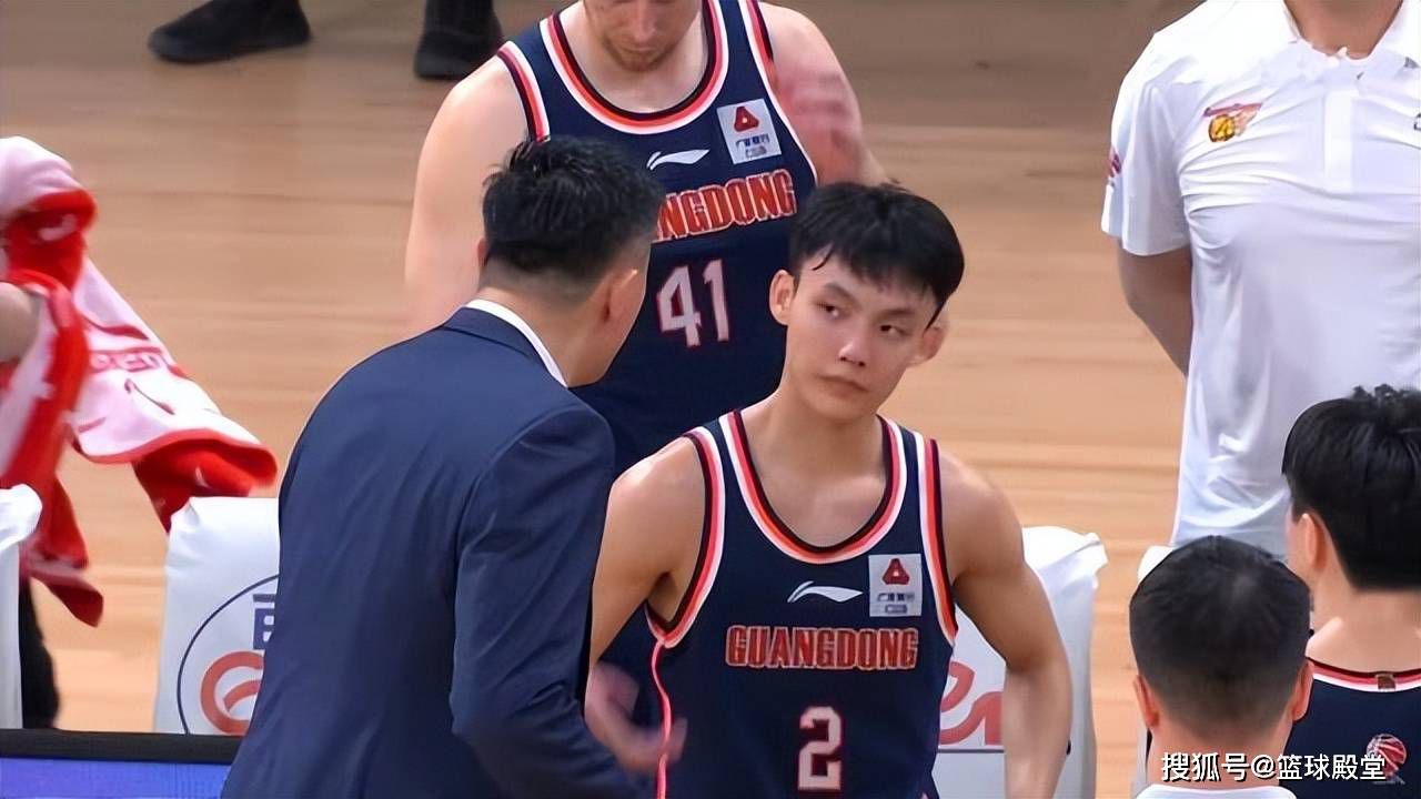 该片讲述了小丑亚瑟;弗莱克的起源故事
